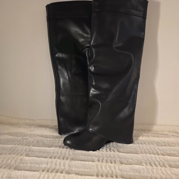 Boots - Picture 4 of 4